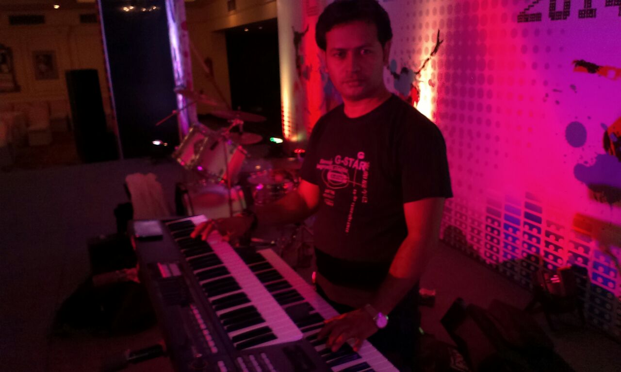 male keyboard players kuwait city kuwait