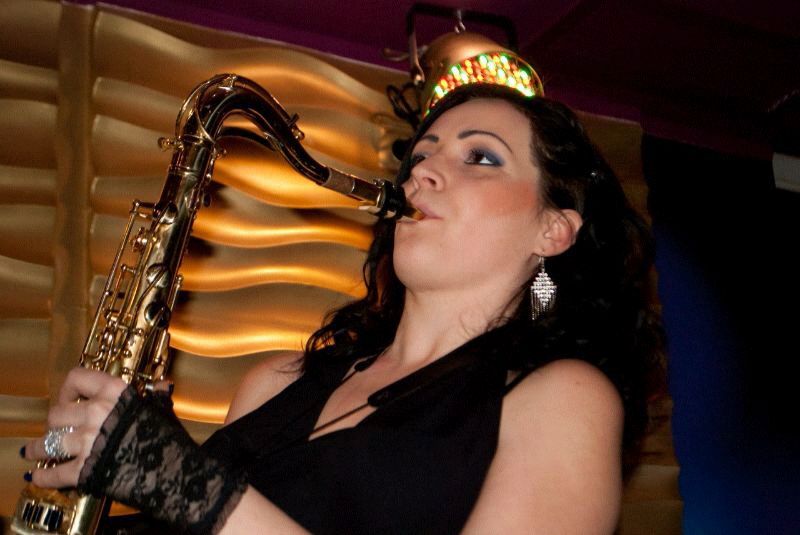 female saxophone players kuwait city kuwait